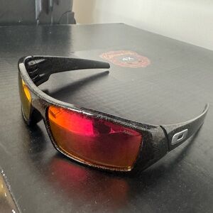 Oakley Men’s Black Sunglasses with Red Mirrored Lenses